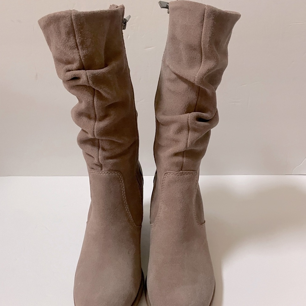 Earth Vine Block Heel Comfort Almond Toe Boots Sz 8.5 - Picture 4 of 15